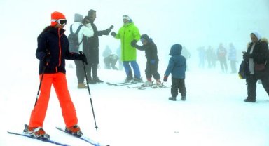 Uludağ'da kayakçılara sis engeli