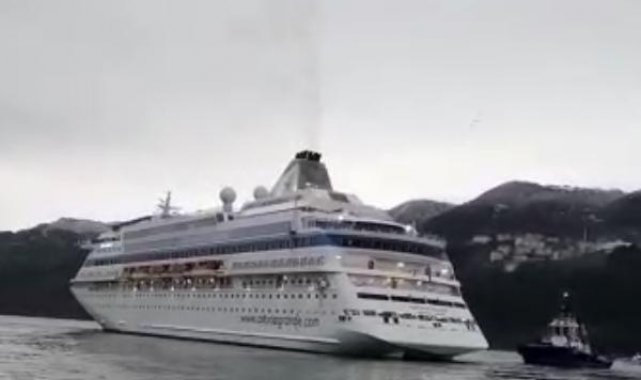 Usturmaçalara çarpan kruvaziyer, tamir için İstanbul'a götürülüyor
