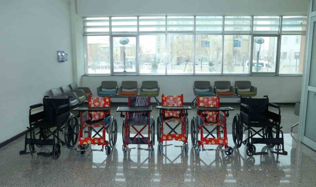 Van Büyükşehir Belediyesinden 12 vatandaşa tekerlekli sandalye