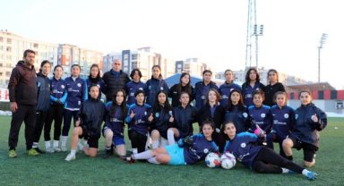 Van'da ailelerinin ikna edildiği kadın futbolcular, 3'üncü Lig'e hazırlanıyor