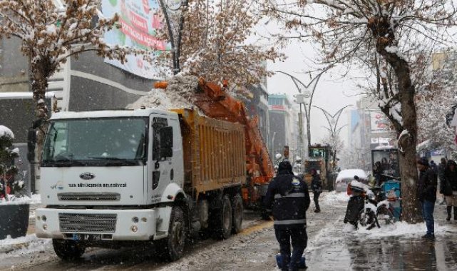 Van'da kapanan 345 yerleşim yeri yolundan 297'si açıldı