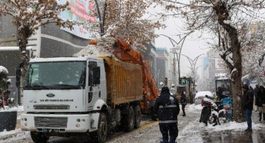 Van'da kapanan 345 yerleşim yeri yolundan 297'si açıldı