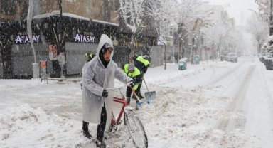 Van'da kar yağışı; 345 yerleşim yerine ulaşım yok