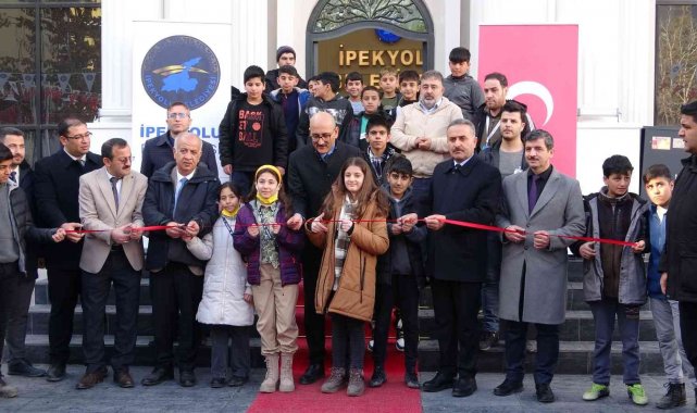 Van'da merakla beklenen bilim şenliği başladı
