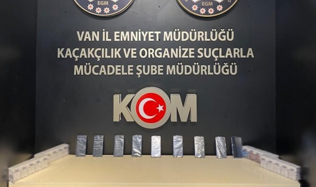 Vanda kaçak cep telefonu ve sigara ele geçirildi