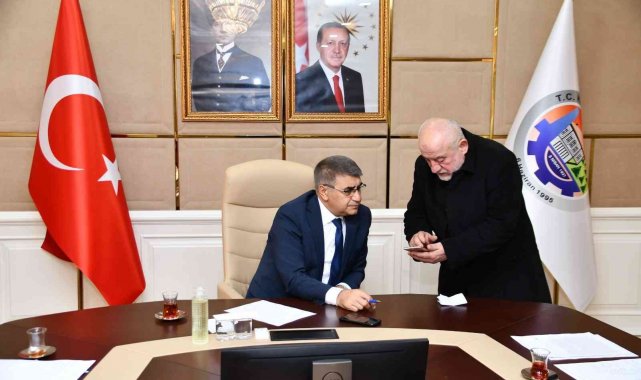 Vatandaşlar halk gününde sorunlarına çözüm arıyor