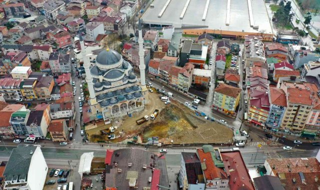 Yeni Mehmet Ali Paşa Camii'ne yeni meydan