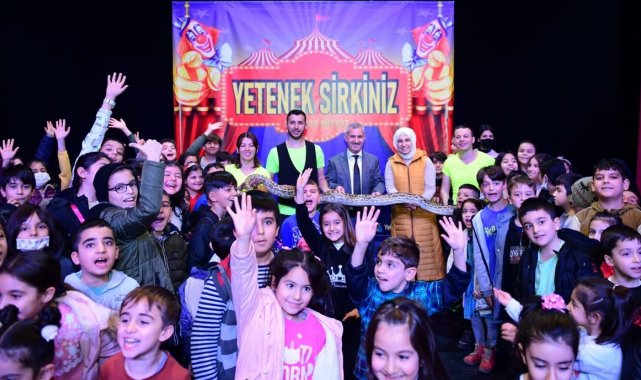 Yeşilyurt'ta çocuklara karne hediyesi
