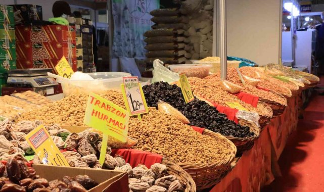 Yöresel ürünler ve hediyelik eşya fuarına yoğun ilgi