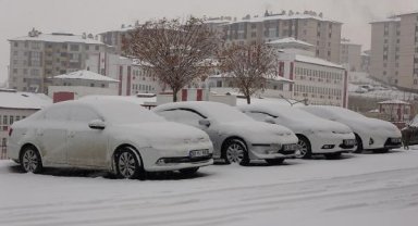 Yüksekova'da kar yağışı