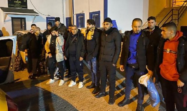 Yunan adalarına kaçış hazırlığındaki 17 göçmen ile 3 organizatör yakalandı