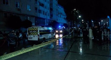 Zeytinburnu'nda sokakta doğal gaz kaynaklı patlama, yol çöktü, 4 araç yandı