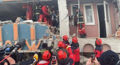 10 yaşındaki Mustafa'yı enkazdan çıkaran ekip: O anın tarifi yok