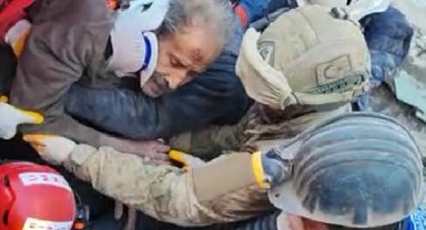 129'uncu saatte enkazdan sağ çıkarıldı