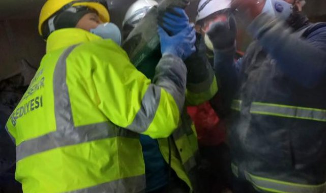 13 yaşındaki Arda, 128 saat sonra enkazdan kurtarıldı