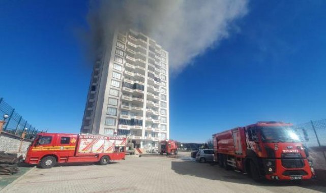 14 katlı apartmanın son katında çıkan yangın, söndürüldü