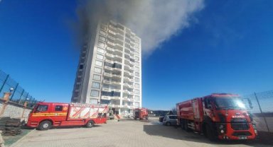 14 katlı apartmanın son katında çıkan yangın, söndürüldü