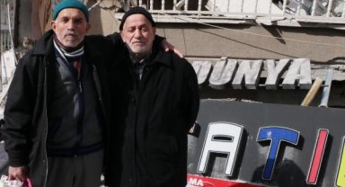 16 saat sonra enkazdan çıkarılan 86 yaşındaki depremzede: Komşularım, öldüm sanmış