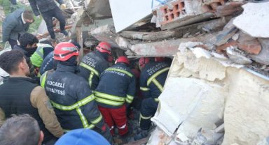 17 Ağustos'u yaşayan Kocaeli, deprem bölgesi için seferber oldu; ekipler 82 kişiyi kurtardı