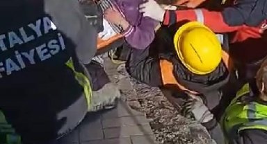 2 kardeş, 80 saat sonra kurtarıldı; anneleri için çalışmalar sürüyor