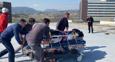212'nci saatte kurtarılan kadın, ambulans helikopterle Mersin'e getirildi