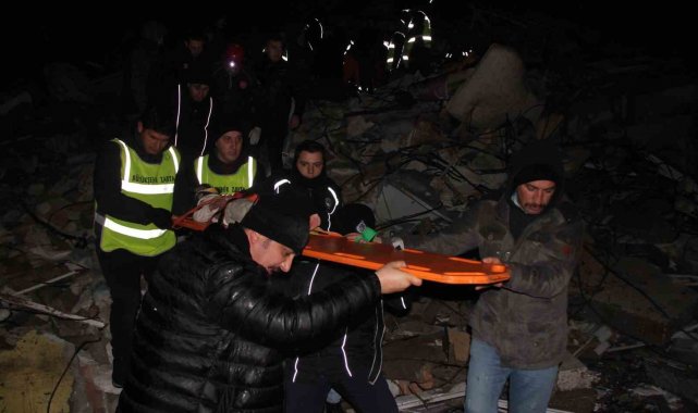 26 saat sonra gelen mutluluk: 2 küçük çocuk enkazdan sağ olarak kurtarıldı