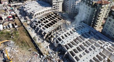 'Cennetten bir kare' diye reklamı yapılan 250 daireli rezidans, depremde yerle bir oldu