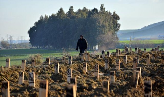 'Deprem mezarlığı'nda numaralı defin