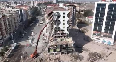 'Diyarbakır'da yıkımın nedeni; kolon kesme, zemin suyu, çıkma balkon'