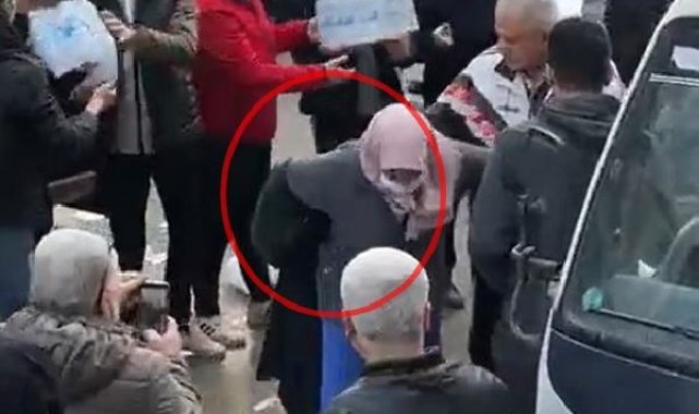 'Elimde sadece bu var' deyip üzerindeki pardösüyü yardım toplayan görevliye verdi
