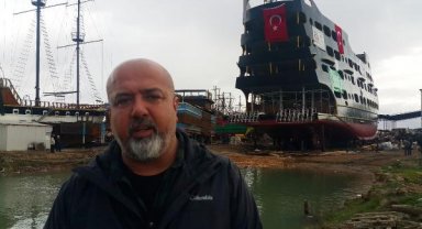 5 katlı gezi teknesi 2 günde suya indirildi