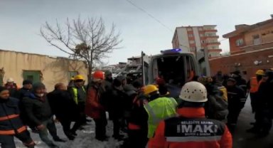 5 yaşındaki Yağmur 41, 2 yaşındaki Mikail 43'üncü saatte kurtarıldı