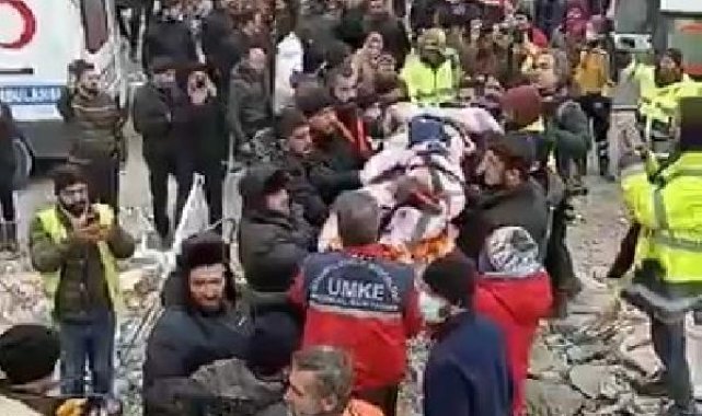 5 yaşındaki Zeynep, depremin 103'üncü saatinde sağ olarak kurtarıldı
