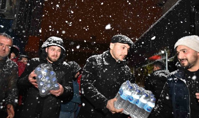 50 kişilik ekip yaraları sarmak için deprem bölgesine gitti