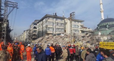 5.6'lık depremde enkazda kalan Bedih'in 21 saat sonra cansız bedenine ulaşıldı