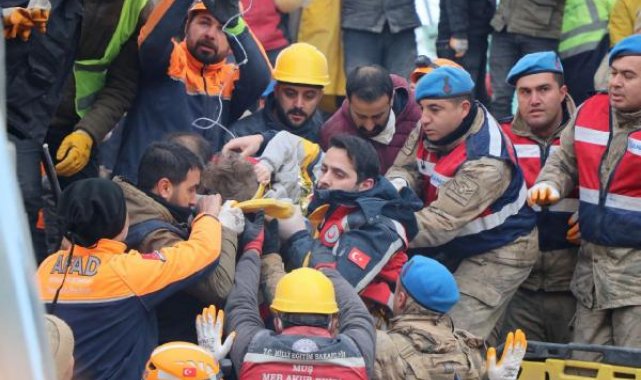6 yaşındaki Beşir, 81'inci saatte enkazdan sağ çıkarıldı