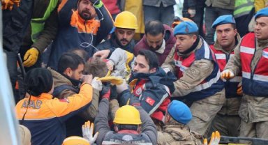 6 yaşındaki Beşir, 81'inci saatte enkazdan sağ çıkarıldı