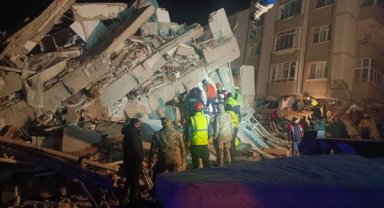 7 kişi için çalışılan enkazda, 100'üncü saatte mühendis yaralı kurtarıldı