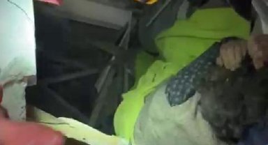 74 yaşındaki Cemile Kekeç, 227 saat sonra enkazdan sağ çıkarıldı