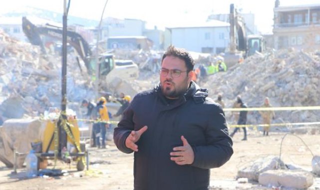 7.6'lık depreme canlı yayında yakalanan DHA muhabirleri o anları anlattı - Yeniden