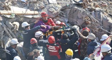8 yaşındaki Ahmet, 151 saat sonra enkazdan kurtarıldı