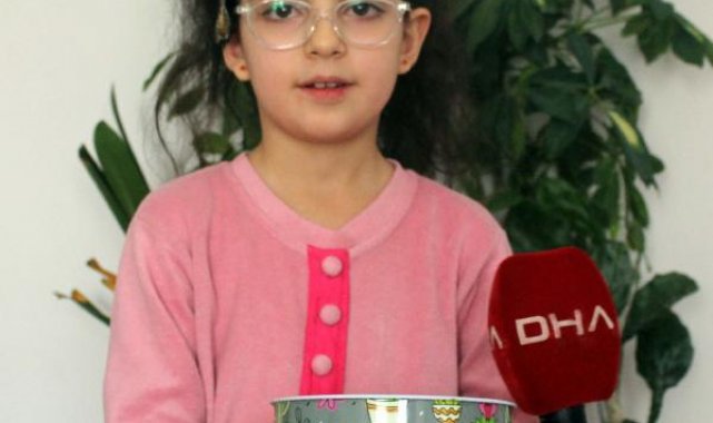 8 yaşındaki Esila, kumbarasındaki paraları depremzedelere bağışladı