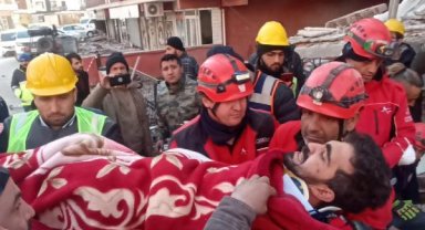 83'üncü saatte kurtarıldı, alkışlarla hastaneye götürüldü