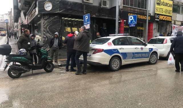 85 yaşındaki yayaya geri geri gelen otomobil çarptı