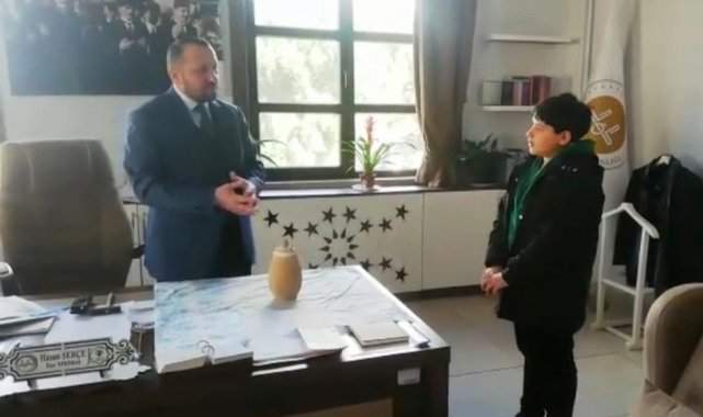 9 yaşındaki Eyüp Ensar, kumbarasındaki 600 TL'yi depremzedelere bağışladı