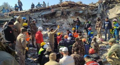 9 yaşındaki Zeliha, Hakkari'den giden ekip tarafından 128 saat sonra kurtarıldı