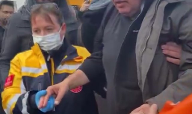 Açlık grevindeki doktor belediye önünde fenalaştı