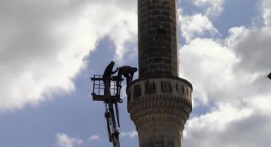 Adana'da 150 caminin hasarlı minaresi yıkılıyor
