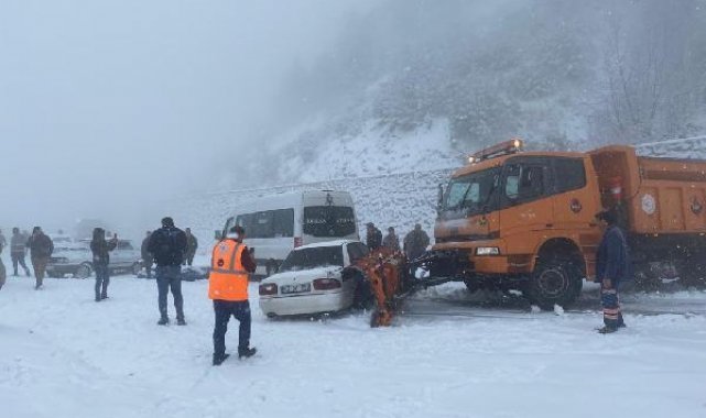 Adana'da kar yağışı; Kozan-Feke yolunda ulaşım aksadı
