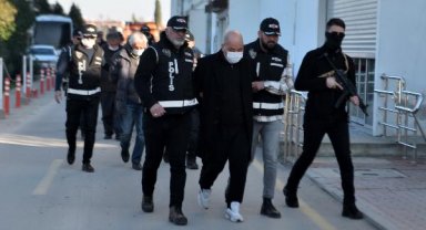 Adana'da yıkılan 11 binanın 15 müteahhit ve mühendisine gözaltı